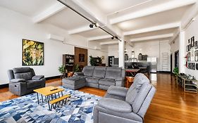 The Nelson Loft - Sauna, Balcony & City Centre Living