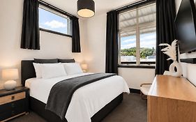 The Nelson Loft - Sauna, Balcony & City Centre Living